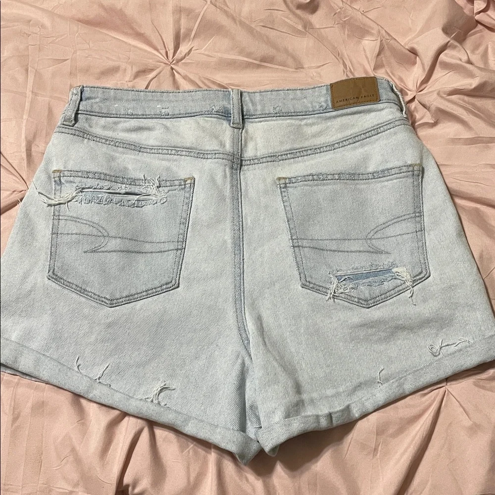 American Eagle Outfitters Mom Short Light Wash Distressed Denim Shorts Size 10 - Picture 5 of 6
